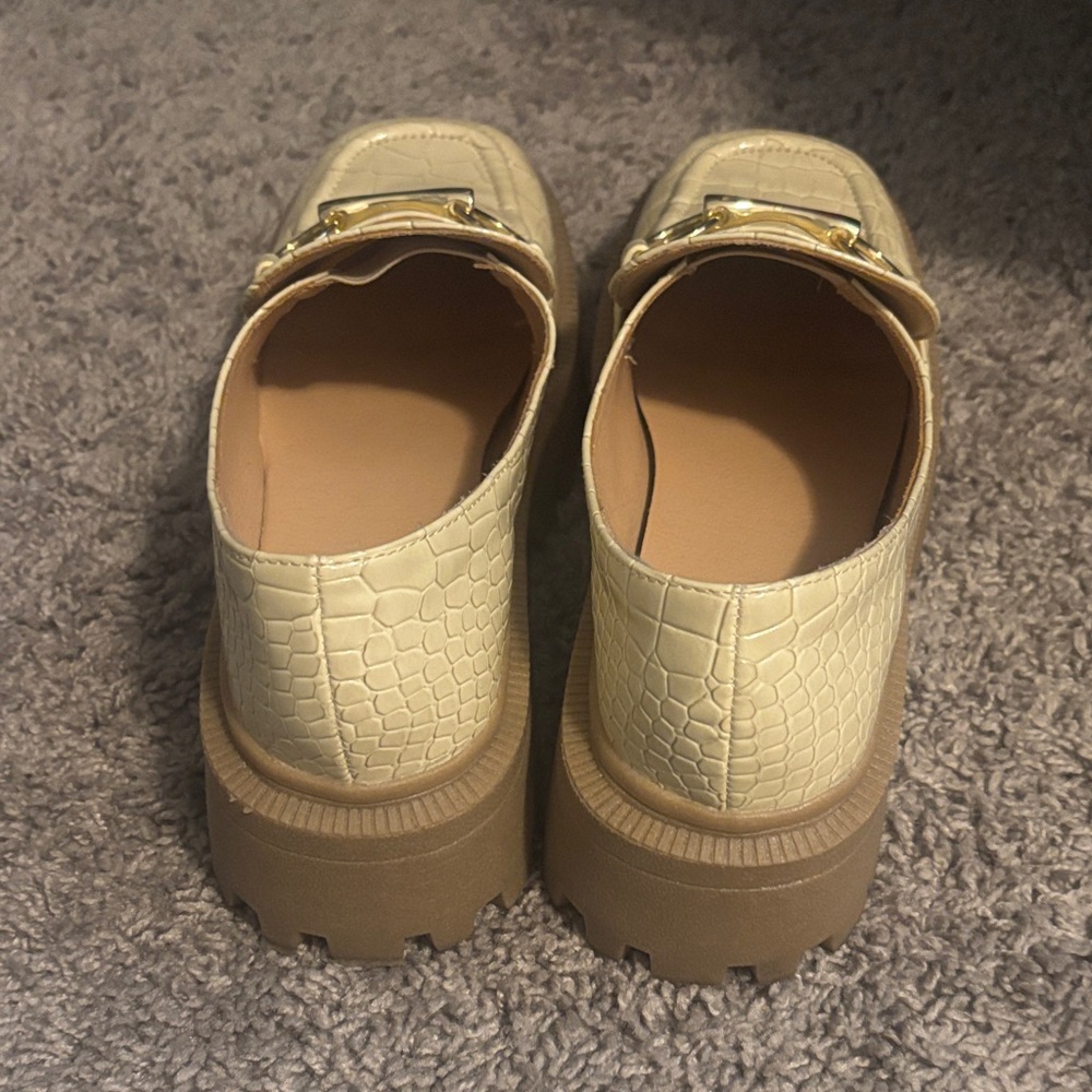 Urban Outfitters Cream Croc-Embossed Loafers with Gold Detail - Picture 3 of 6